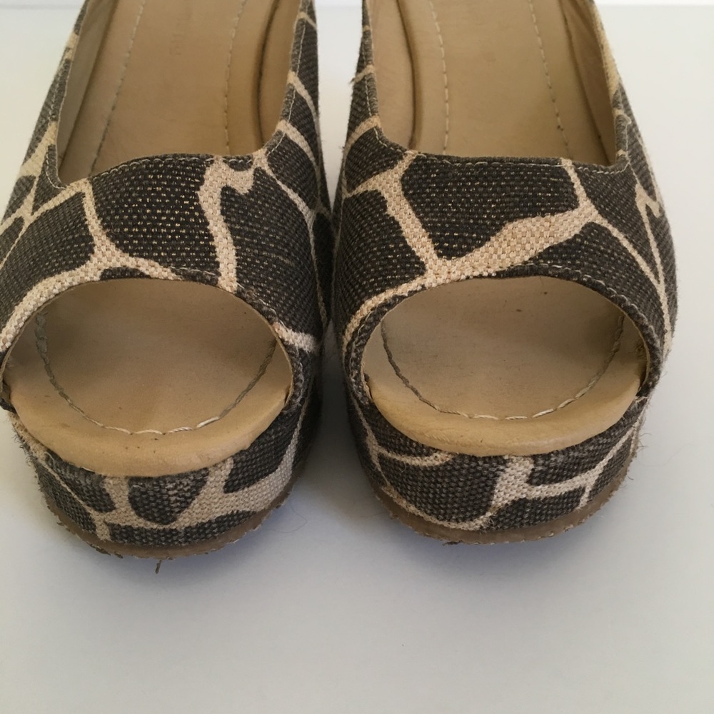 Chinese Laundry Linen Peep-Toe Wedge Heels - Picture 3 of 6